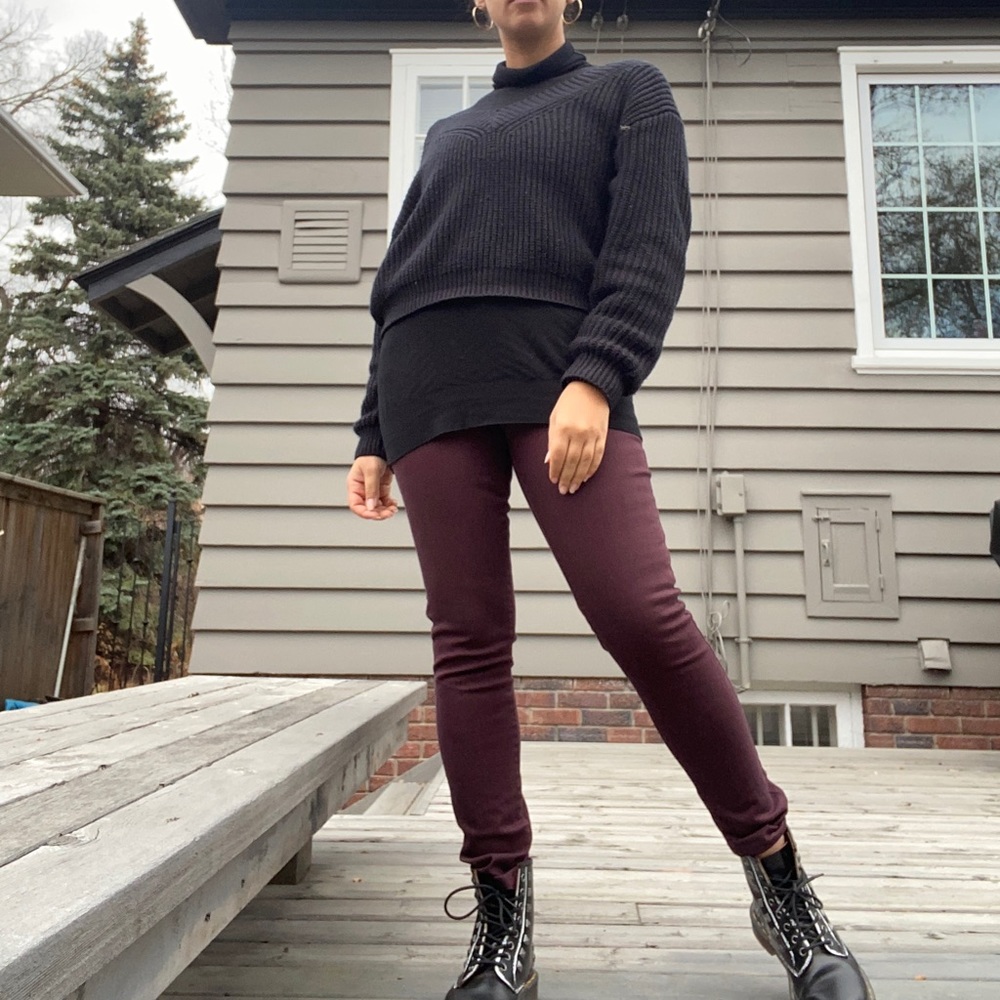 Ecru - Burgundy Jeans